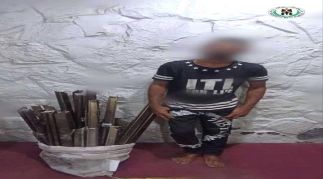 القبض على متهم بسرقة محتويات مؤسسة تعليمية حكومية في عدن