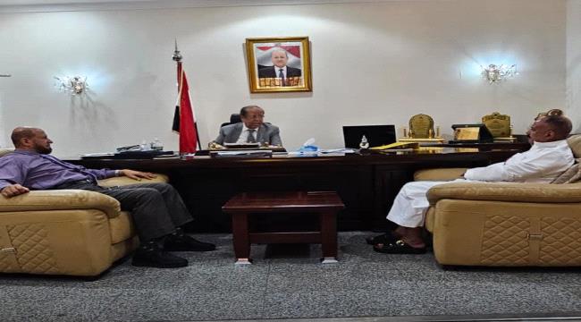 نائب مدير عام الشؤون التجارية في الخطوط الجوية اليمنية يزور القنصلية العامة لليمن في جدة