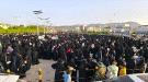 يمنيات يتظاهرن في عدن تنديدا بتدهور الأوضاع الاقتصادية وانقطاع الكهرباء ...