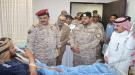 وزير الدفاع يزور العميد رزيق للاطمئنان على صحته ويشيد بأدواره البطولية ...